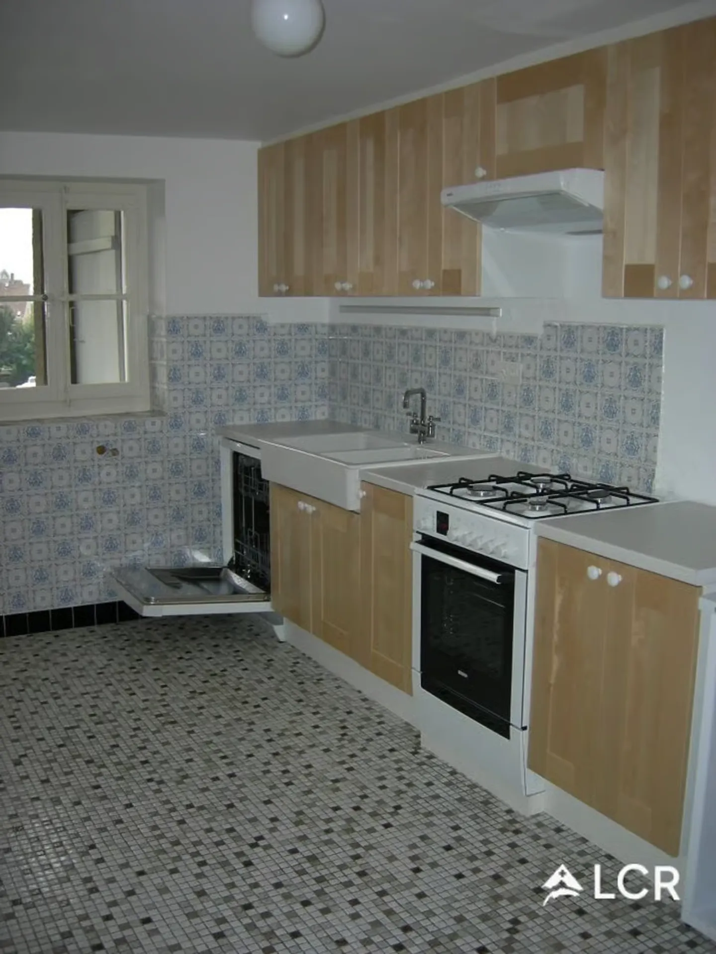 Schönes Ertragsgebäude / 5 Wohnungen / 2 Gewerbeeinheiten - Foto 4 von 13