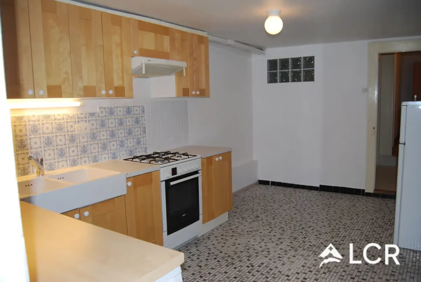 Schönes Ertragsgebäude / 5 Wohnungen / 2 Gewerbeeinheiten - Foto 6 von 13