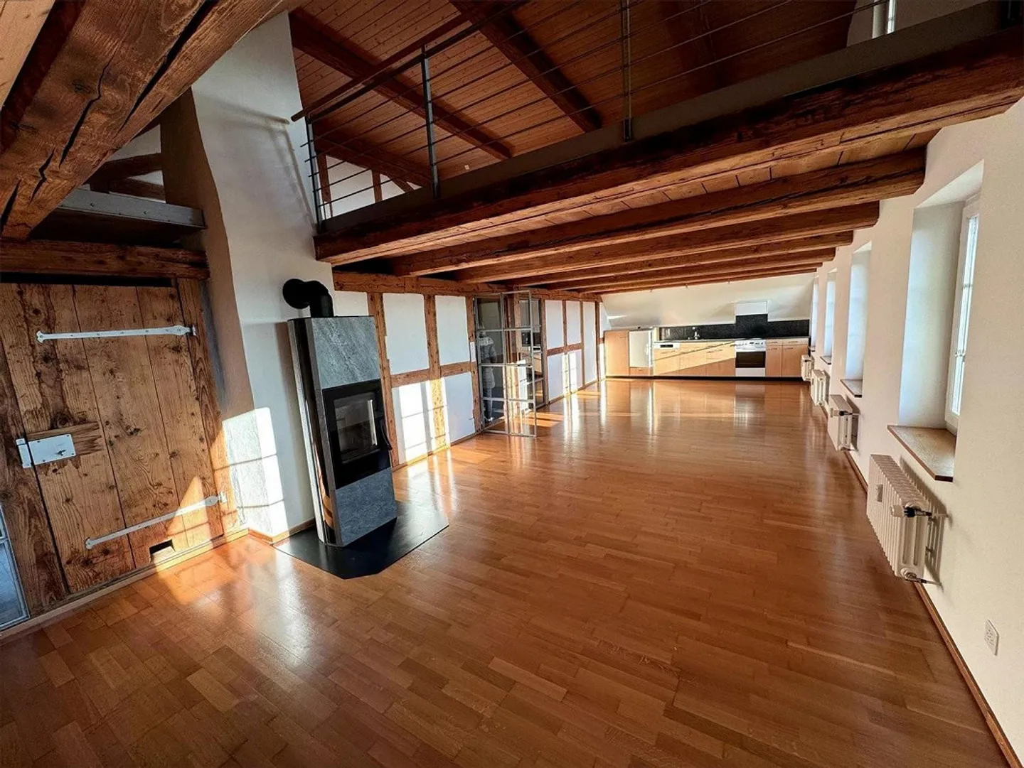 Grosszügige Dachwohnung mit Cheminée - Foto 1 von 11