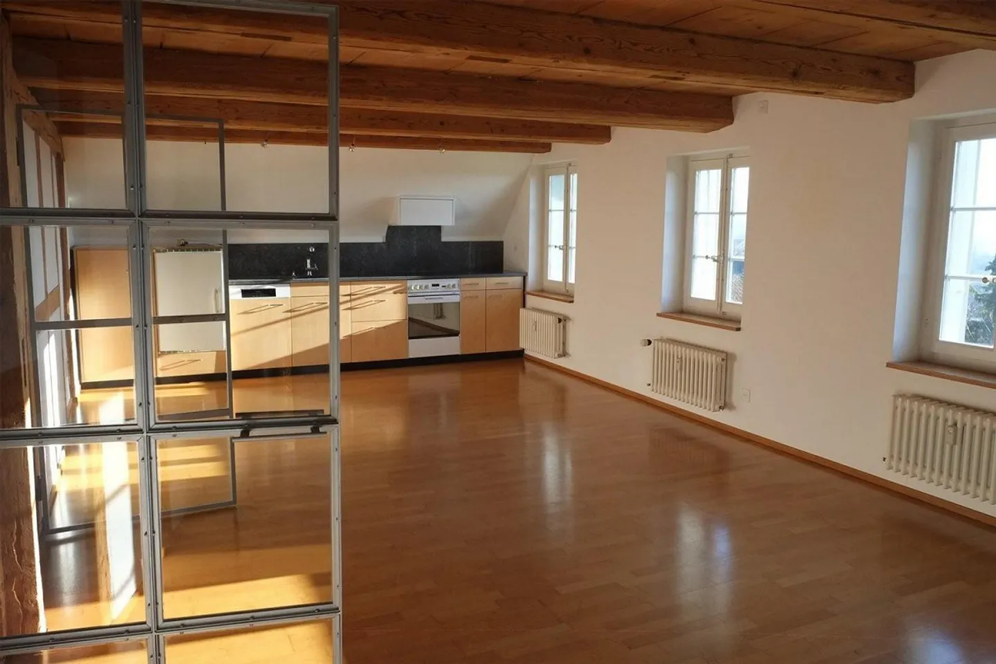 Grosszügige Dachwohnung mit Cheminée - Foto 2 von 11