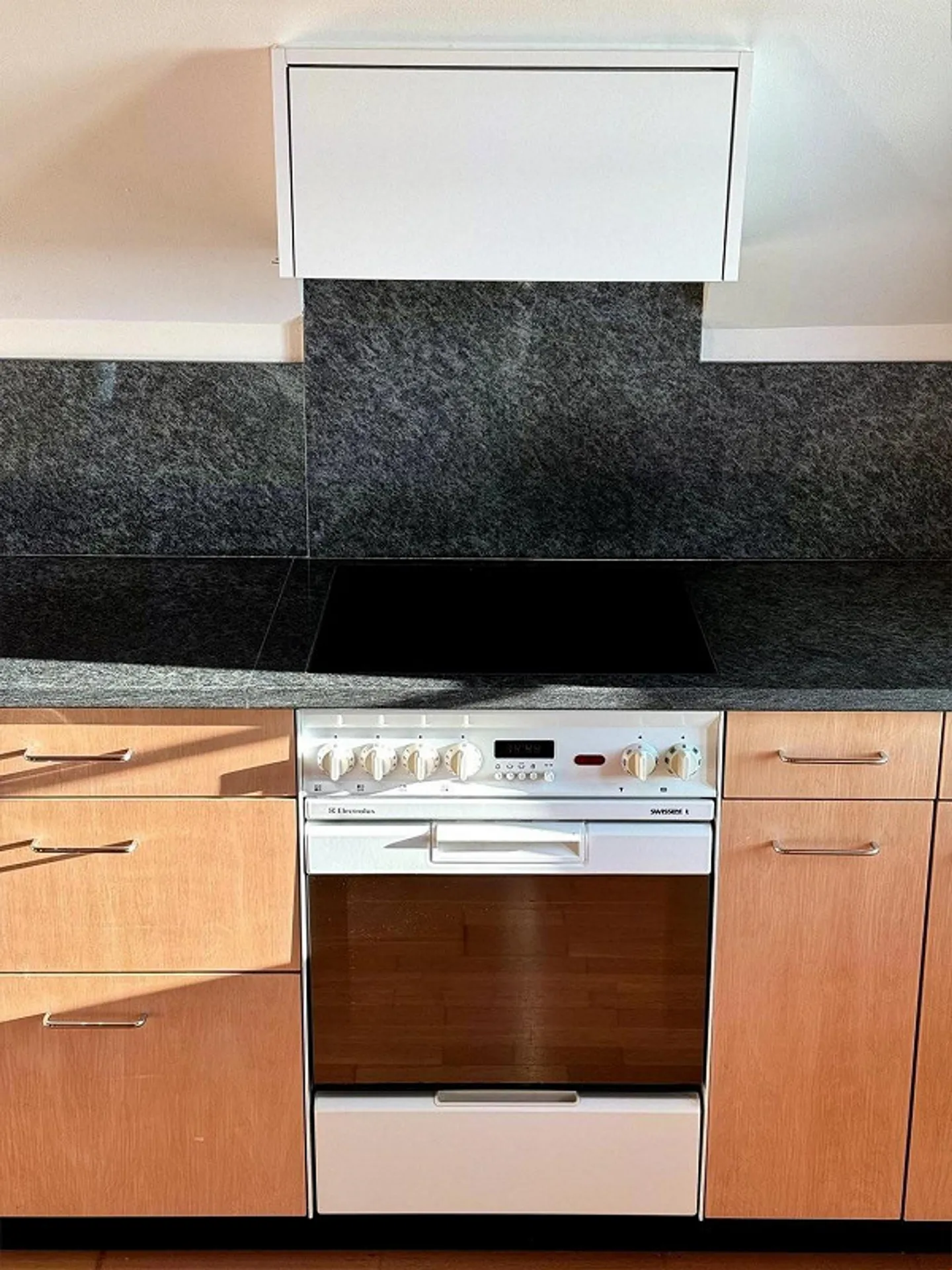 Grosszügige Dachwohnung mit Cheminée - Foto 3 von 11