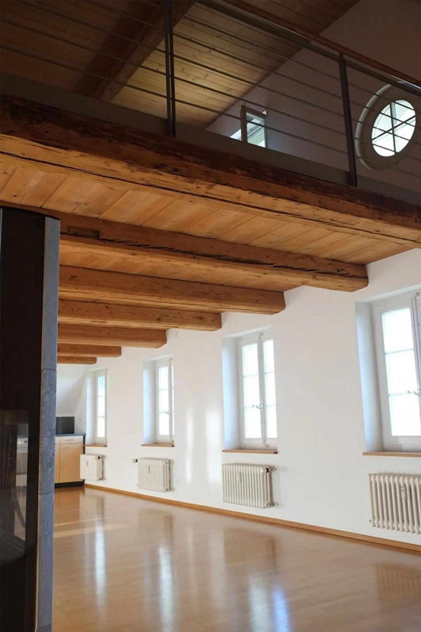 Grosszügige Dachwohnung mit Cheminée - Foto 5 von 11