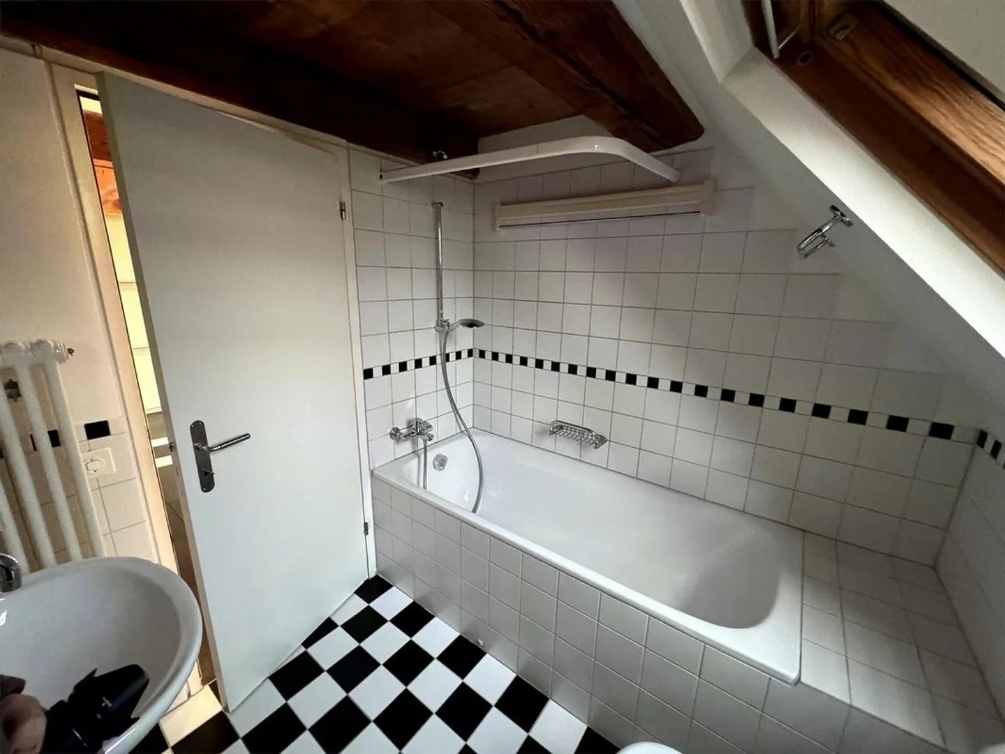 Grosszügige Dachwohnung mit Cheminée - Foto 9 von 11