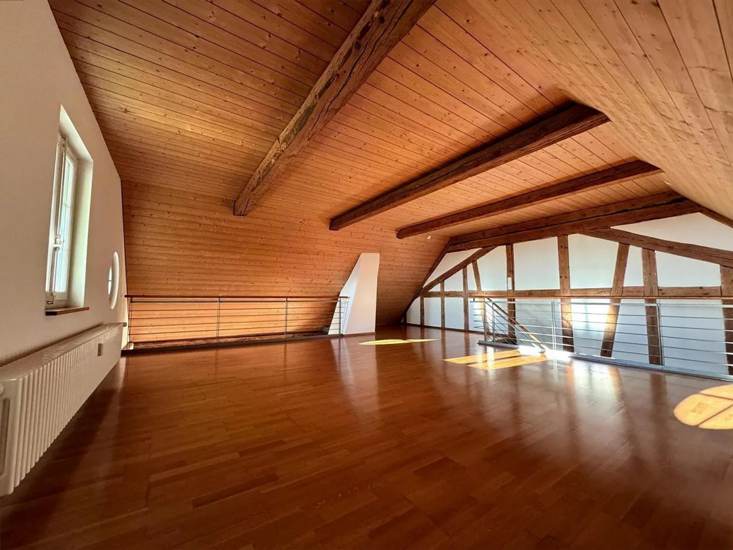 Grosszügige Dachwohnung mit Cheminée - Foto 6 von 11