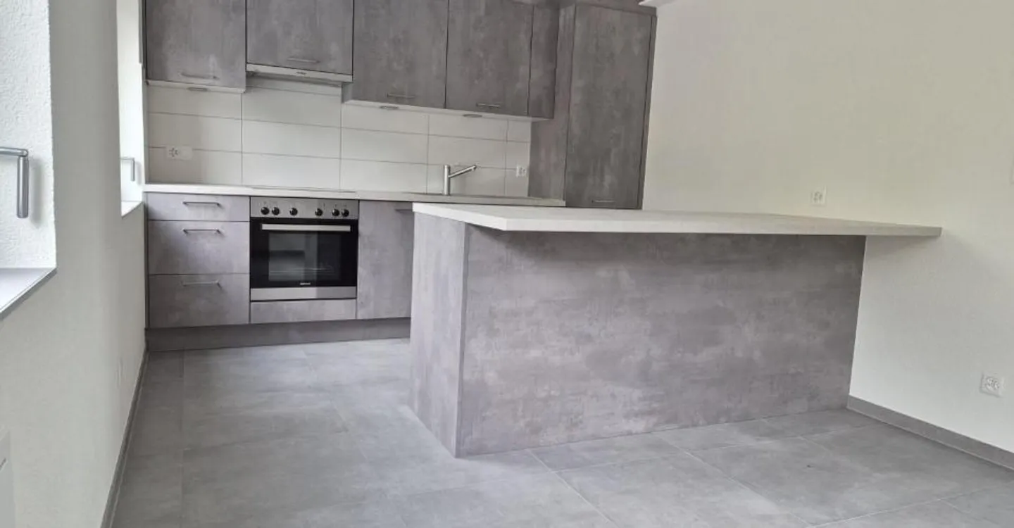Ristrutturato! Appartamento di 4,5 stanze al piano superiore - Foto 3 di 12