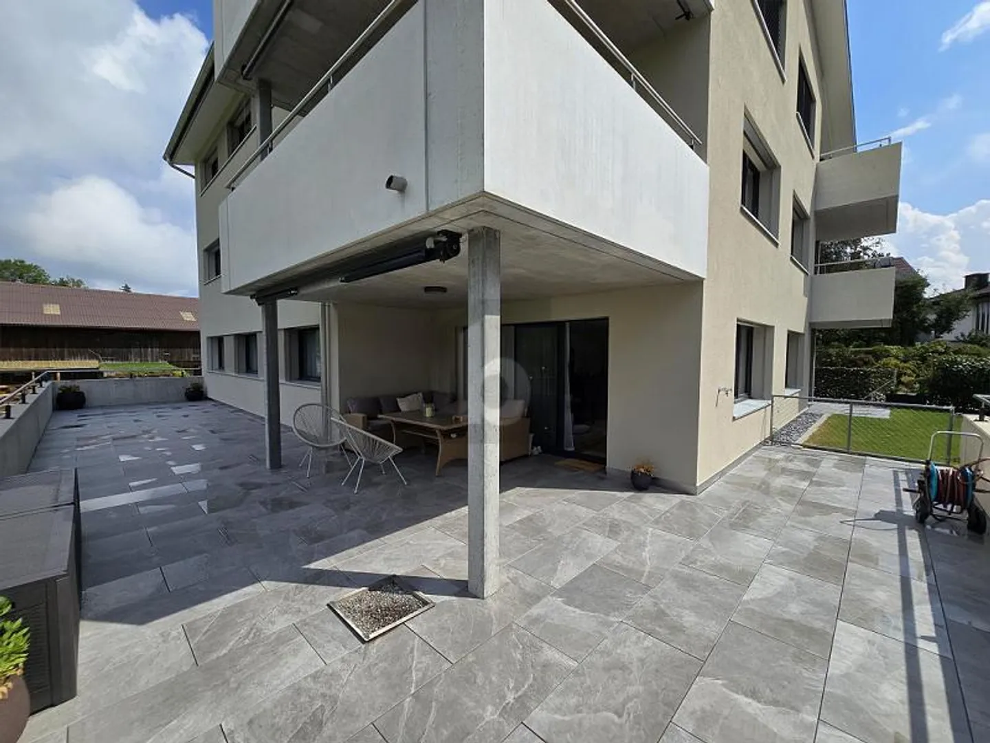 STANDARD DI PROPRIETÀ CON GIARDINO SPAZIOSO - Foto 2 di 6
