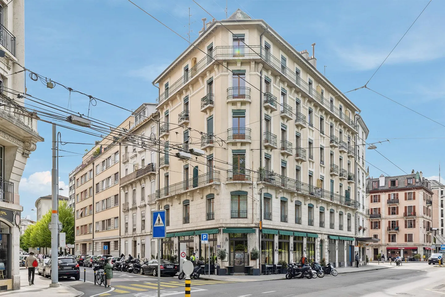 Living in a vibrant neighborhood close to the Plainpalais Plain! - Photo 1 of 5
