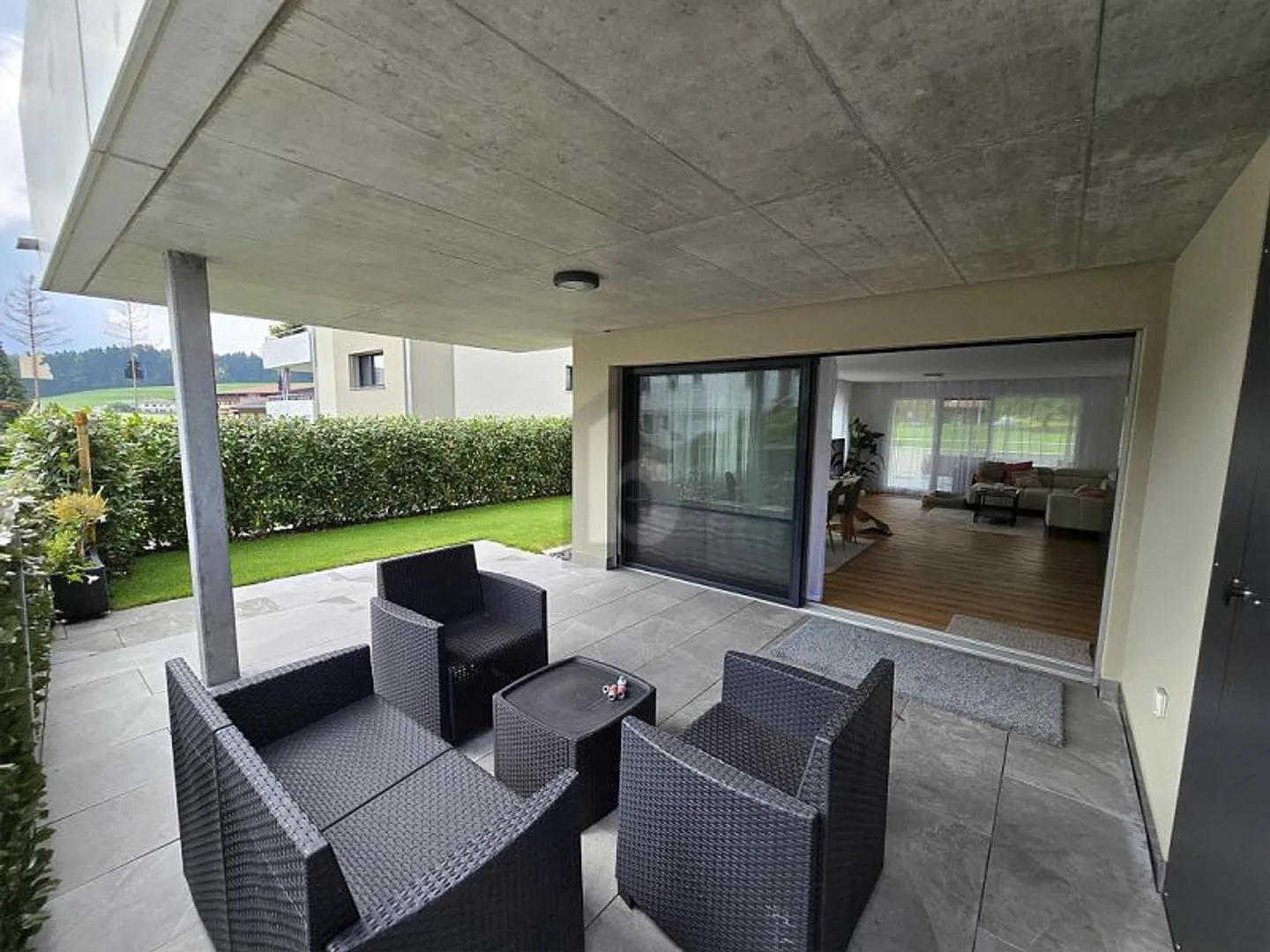 STANDARD DI PROPRIETÀ CON GIARDINO SPAZIOSO - Foto 3 di 6