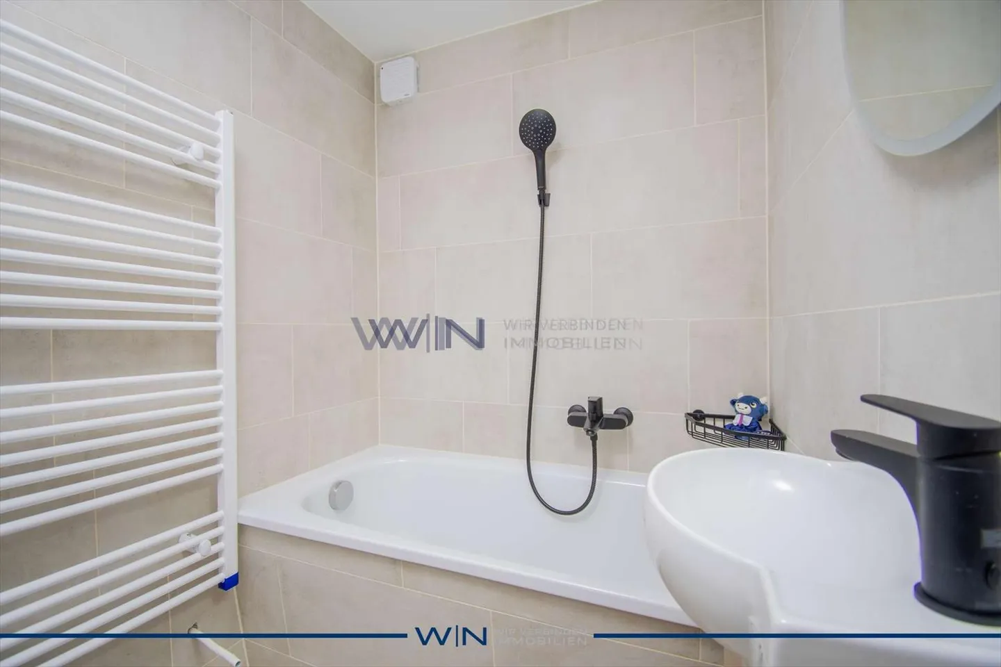 House with 5 rooms - Photo 7 of 10