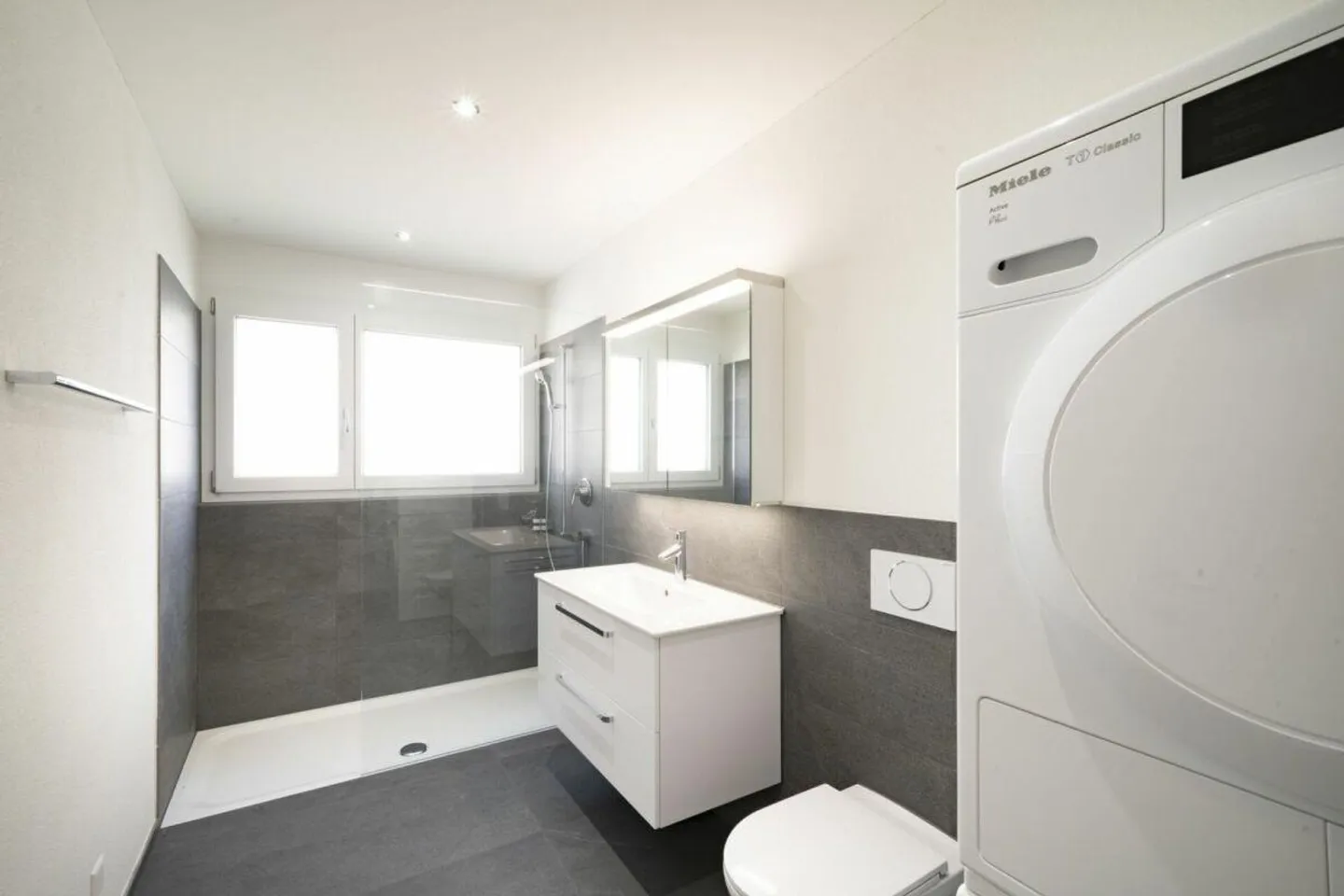 Appartement spacieux de 3 ½ pièces au 1er étage - Photo 8 sur 9