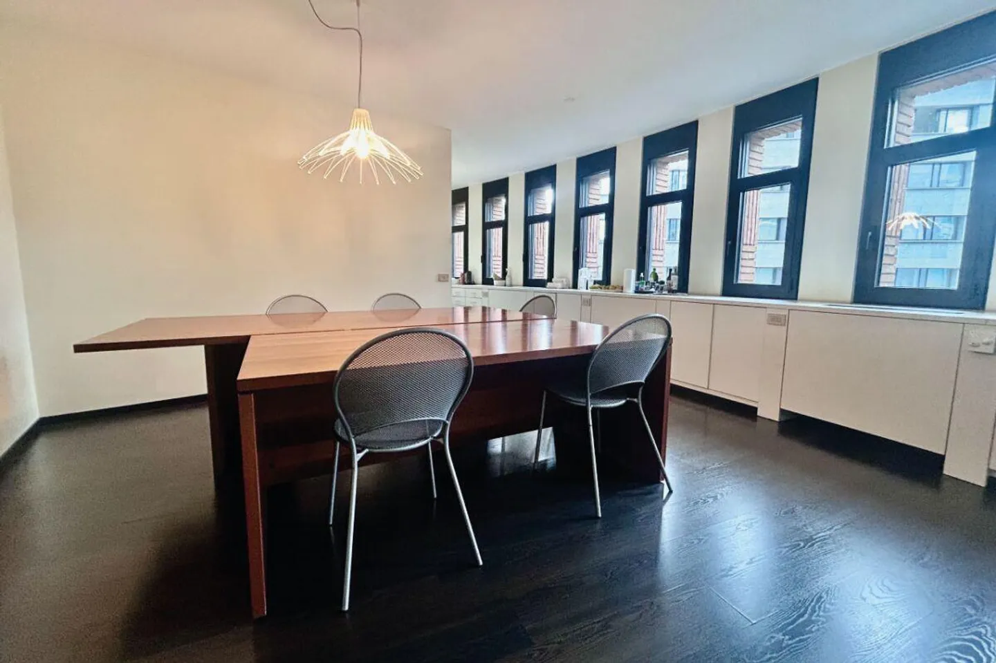 Spacious Office in Paradiso Near All Amenities - Photo 4 of 7