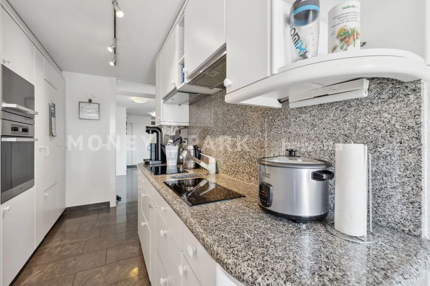 Exclusive 4.5-room terrace apartment with pool - Photo 9 of 15