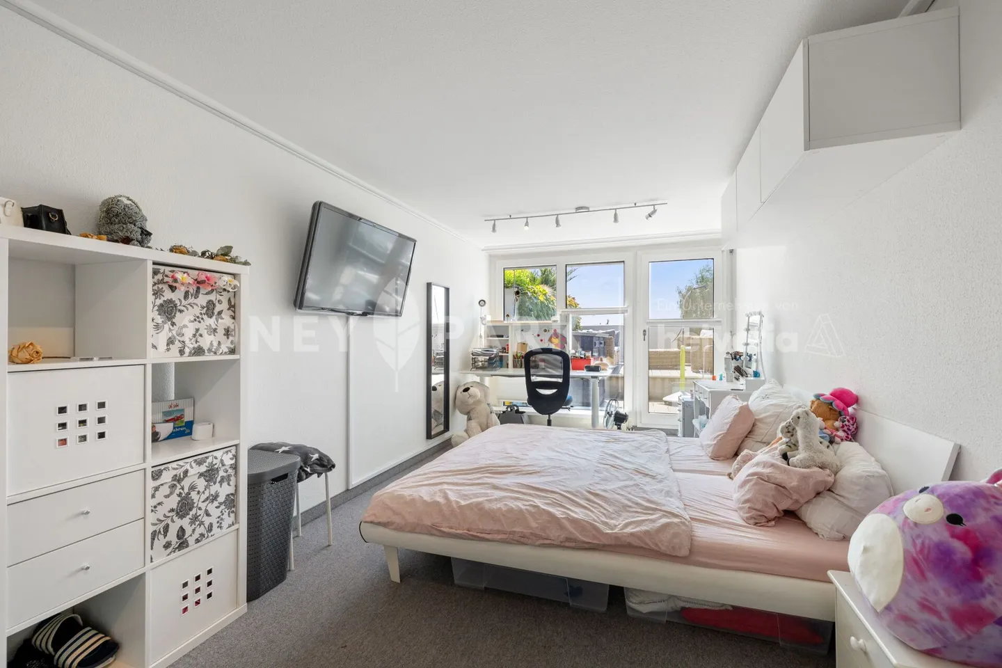 Exclusive 4.5-room terrace apartment with pool - Photo 10 of 15