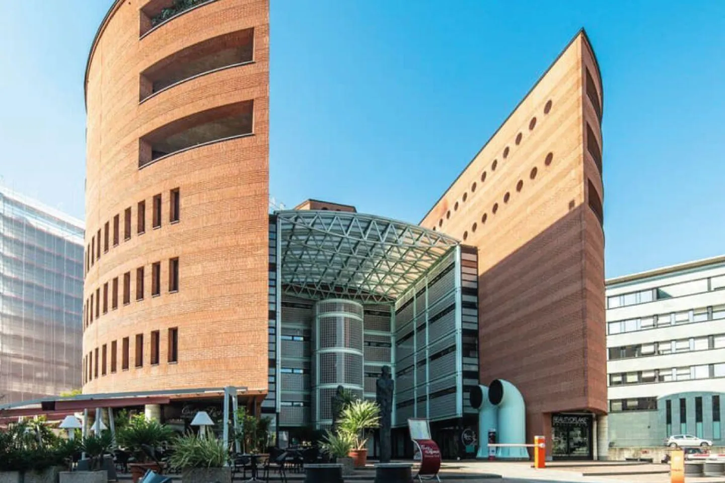 Spacious Office in Paradiso Near All Amenities - Photo 1 of 7