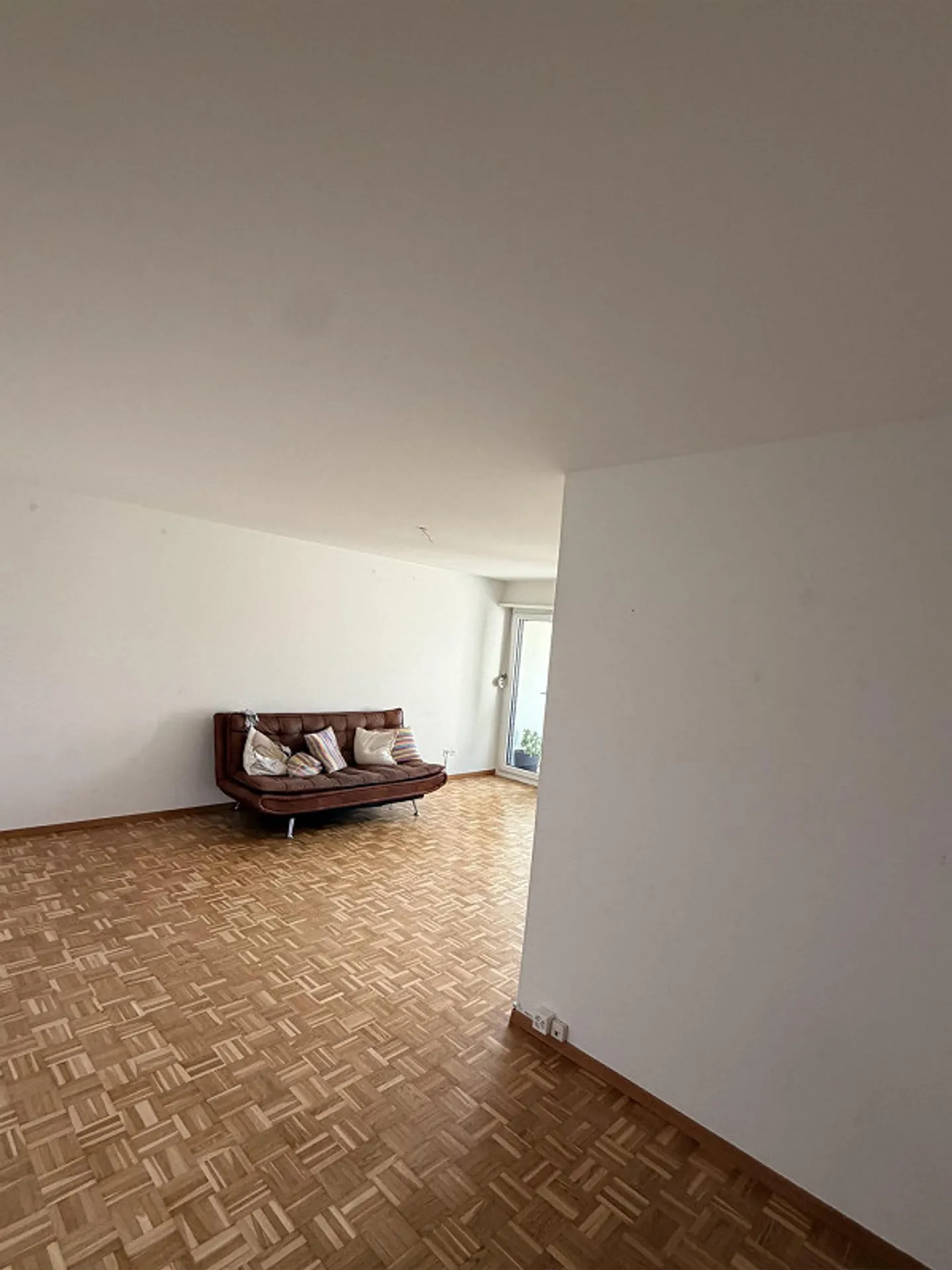 Geräumige Wohnung mit Balkon - Foto 2 von 9