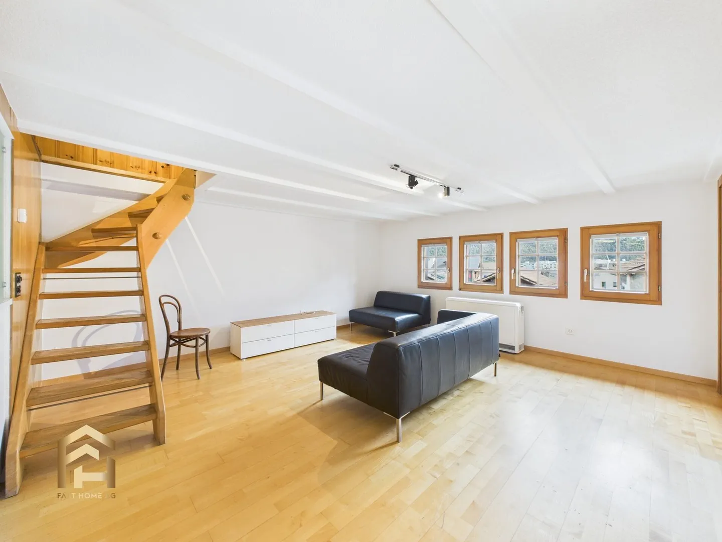 Charmante appartement de 4.5 pièces avec potentiel d'extension au cœur du village - Photo 4 sur 13