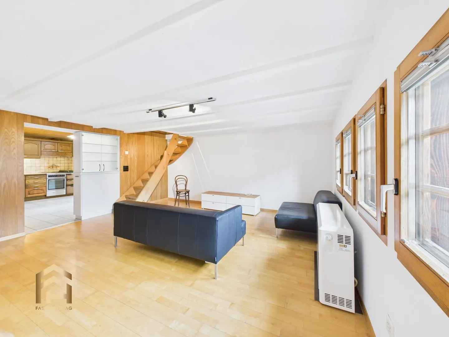 Charmante appartement de 4.5 pièces avec potentiel d'extension au cœur du village - Photo 6 sur 13