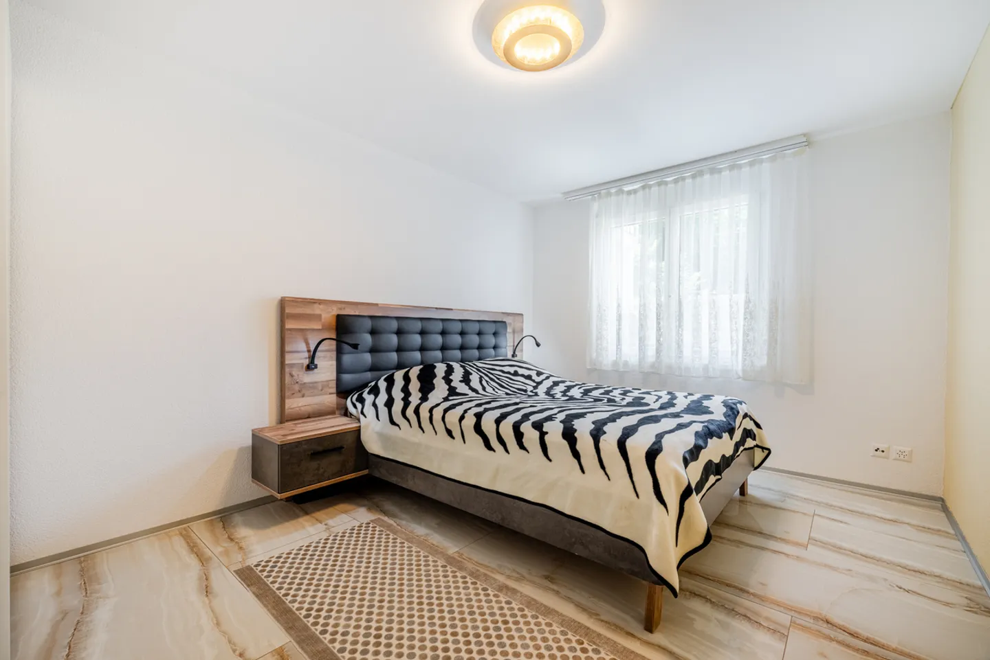 Elegante Wohnung mit grosser Terrasse - Foto 6 von 9
