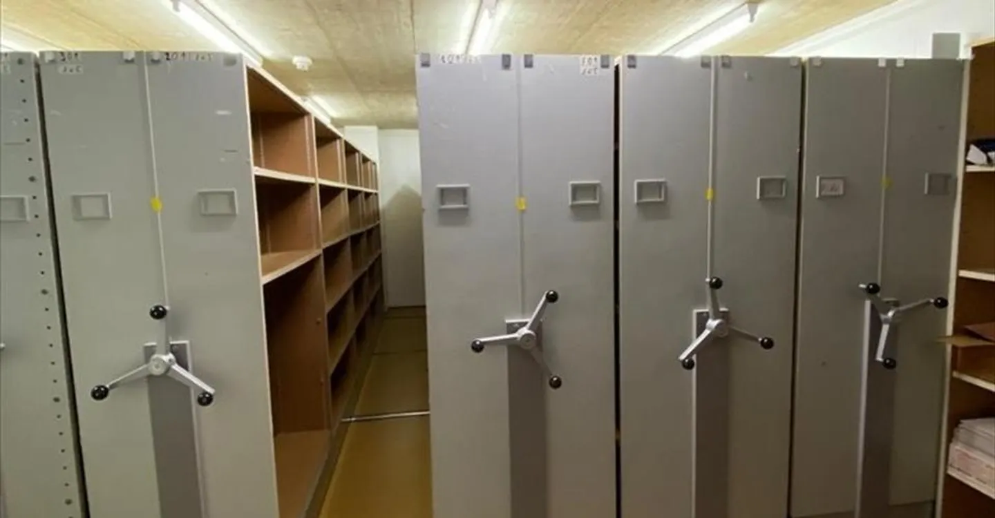 Near Lausanne Train Station - Archive Storage - Photo 4 of 5