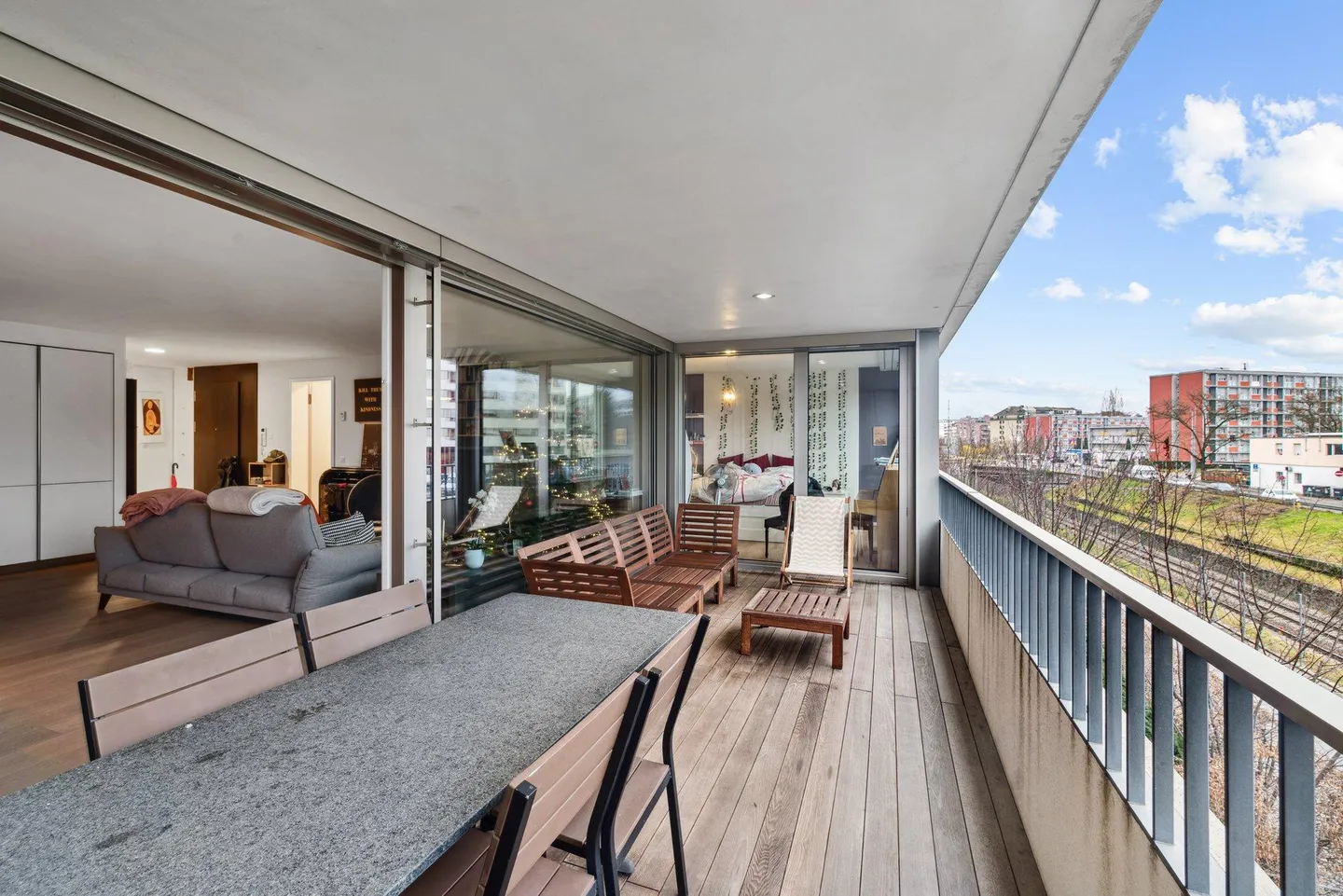 Wunderschöne Wohnung mit 3 Schlafzimmern in einem hochwertigen Gebäude - Foto 3 von 16