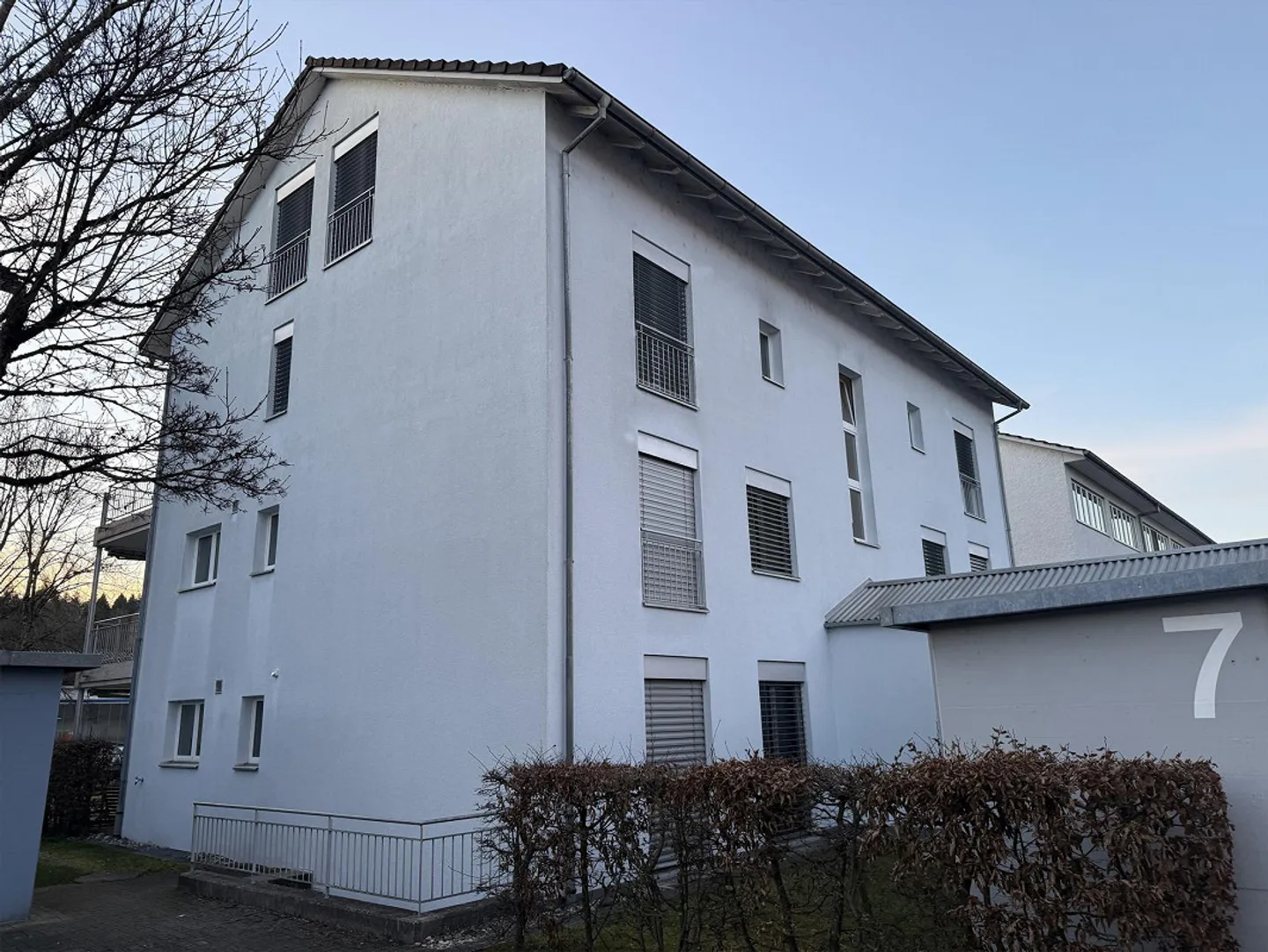 Appartamento 3 camere in una posizione tranquilla - Foto 1 di 9