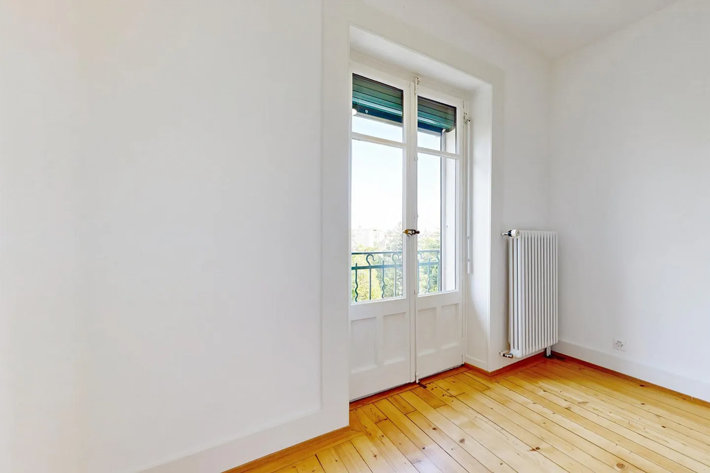 Living in a vibrant neighborhood close to the Plainpalais Plain! - Photo 4 of 5