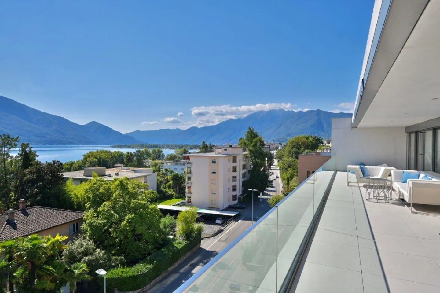 Lussuoso Attico Duplex con Vista Lago - Foto 2 di 23