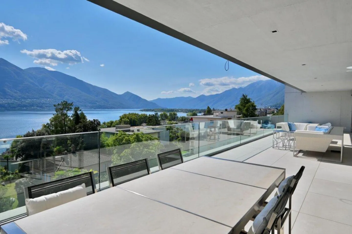 Lussuoso Attico Duplex con Vista Lago - Foto 3 di 23