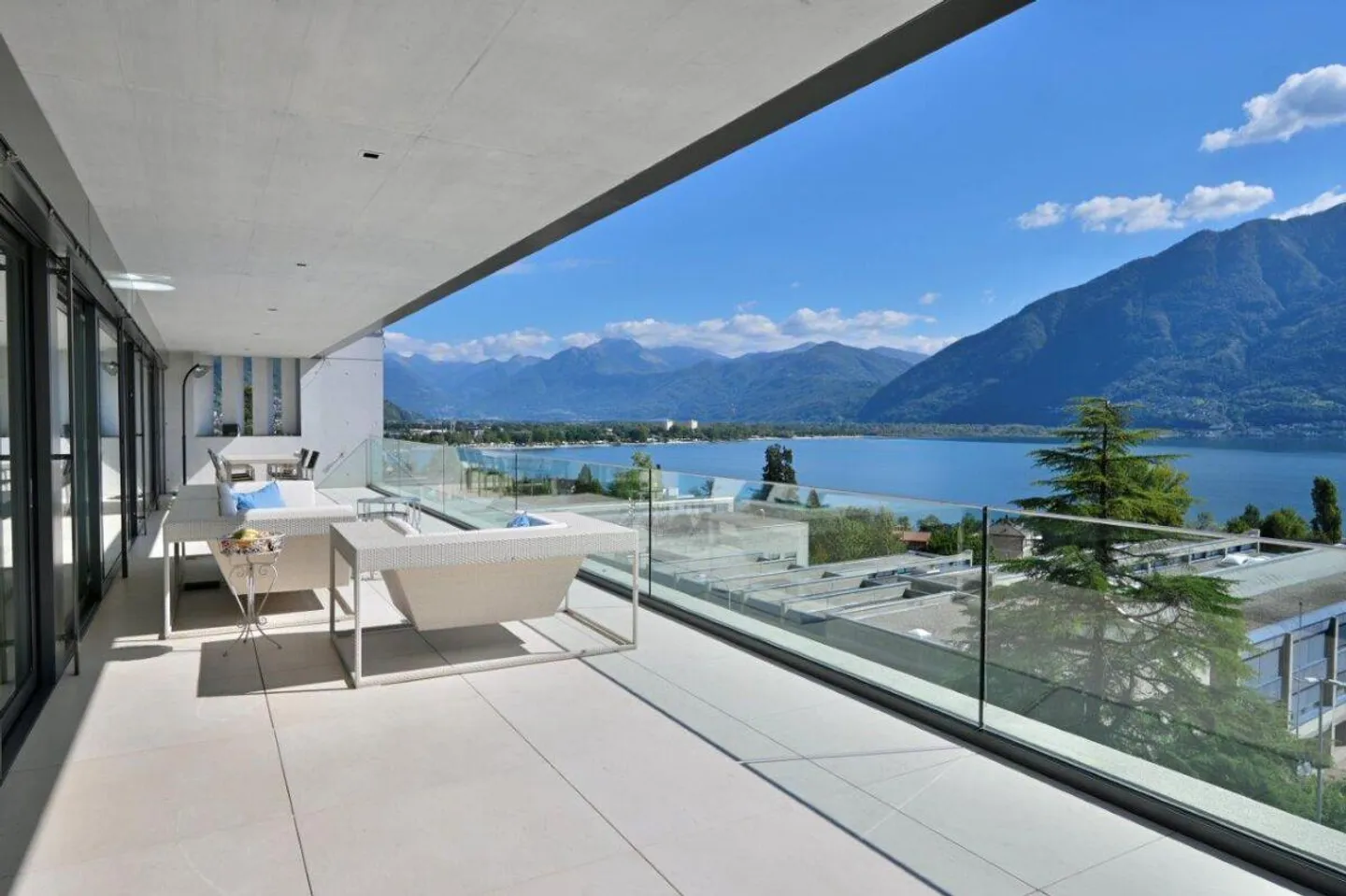 Lussuoso Attico Duplex con Vista Lago - Foto 4 di 23