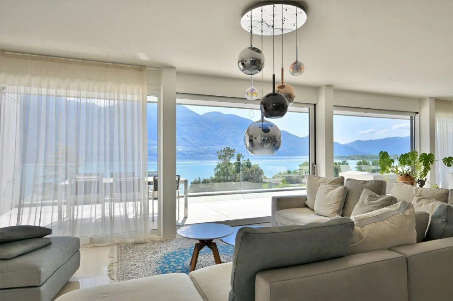 Lussuoso Attico Duplex con Vista Lago - Foto 5 di 23