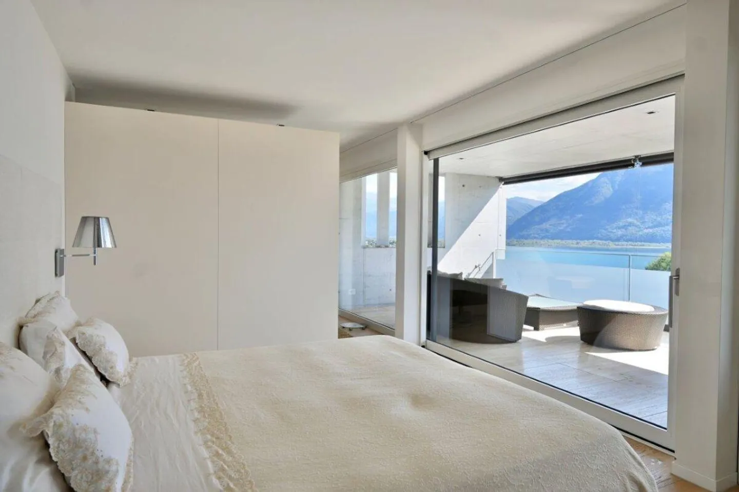 Lussuoso Attico Duplex con Vista Lago - Foto 12 di 23