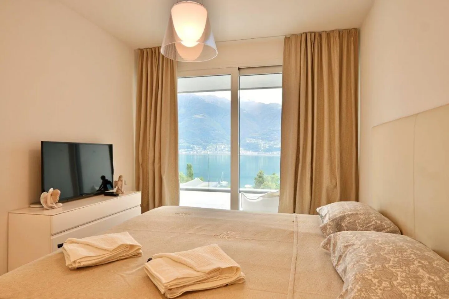 Lussuoso Attico Duplex con Vista Lago - Foto 20 di 23