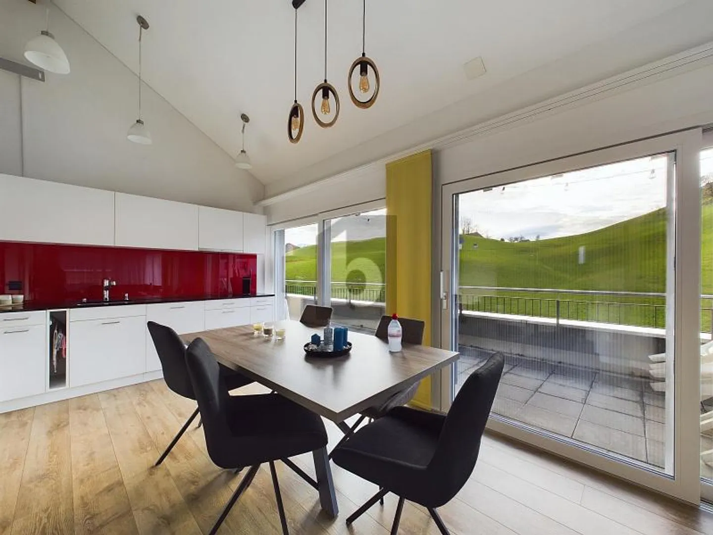 Penthouse for rent - Photo 1 of 6