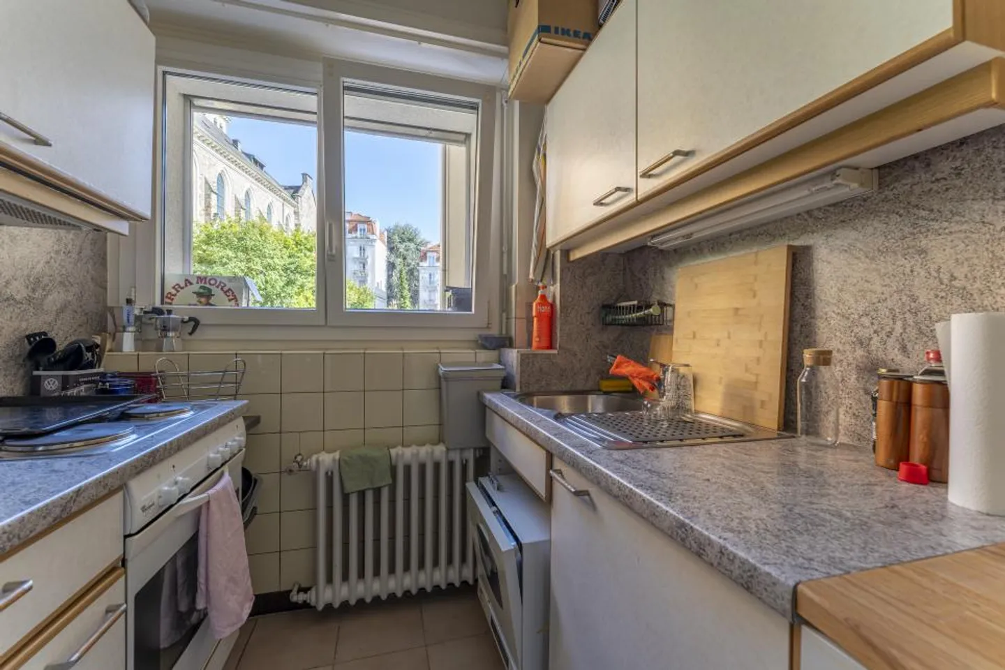 RARE LOCATION, TWO STEPS FROM THE CITY CENTER! - Photo 2 of 4