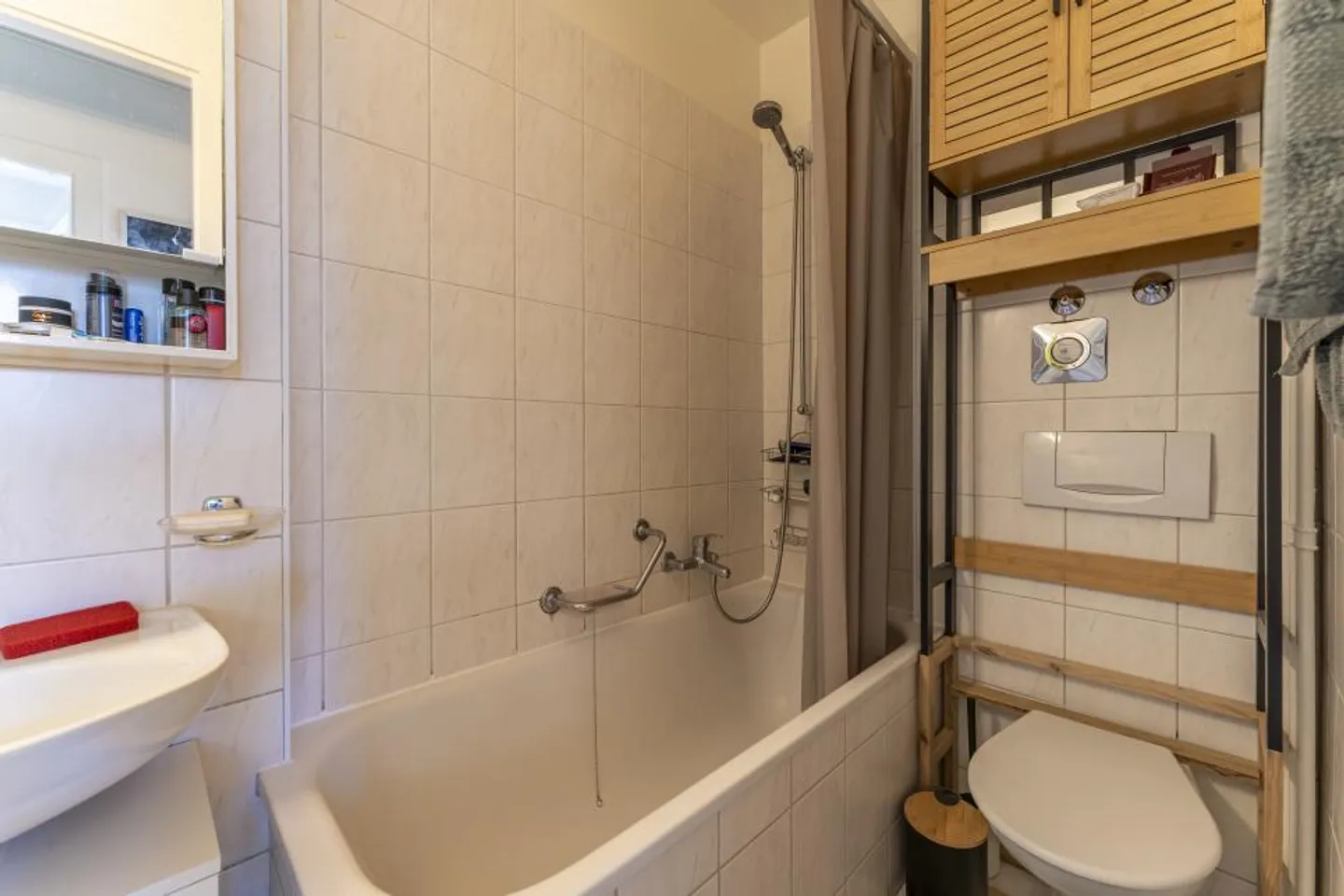 RARE LOCATION, TWO STEPS FROM THE CITY CENTER! - Photo 3 of 4