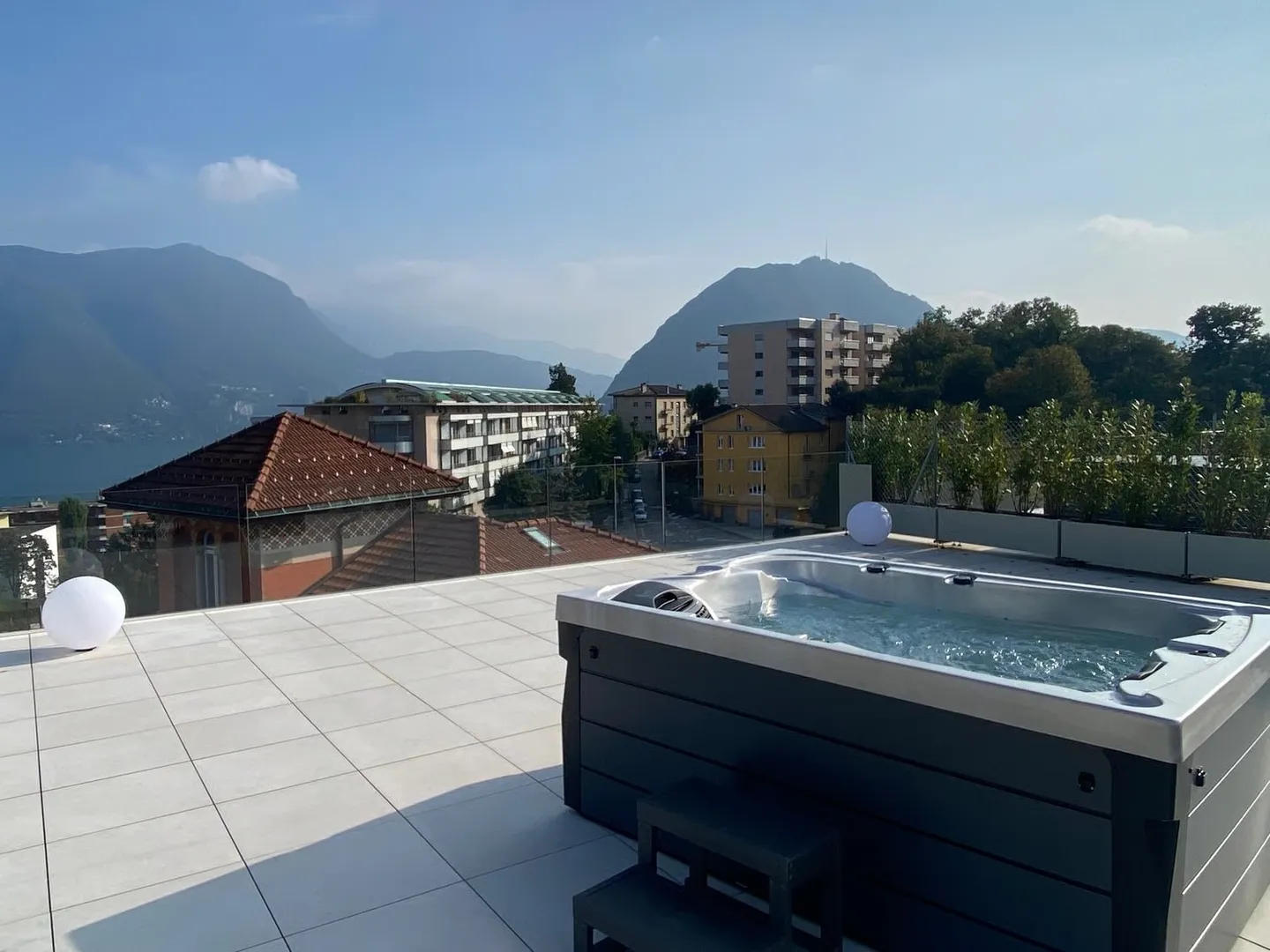 Luxury penthouse with terrace and jacuzzi in Massagno – Available immediately - Photo 12 of 22