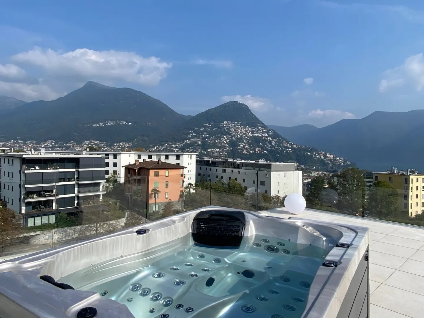 Luxury penthouse with terrace and jacuzzi in Massagno – Available immediately - Photo 14 of 22