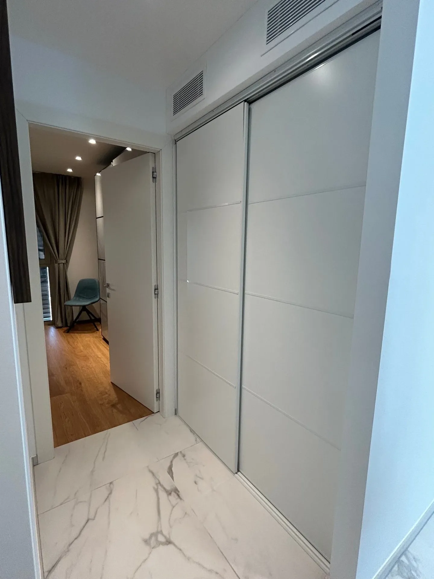 Luxury penthouse with terrace and jacuzzi in Massagno – Available immediately - Photo 21 of 22