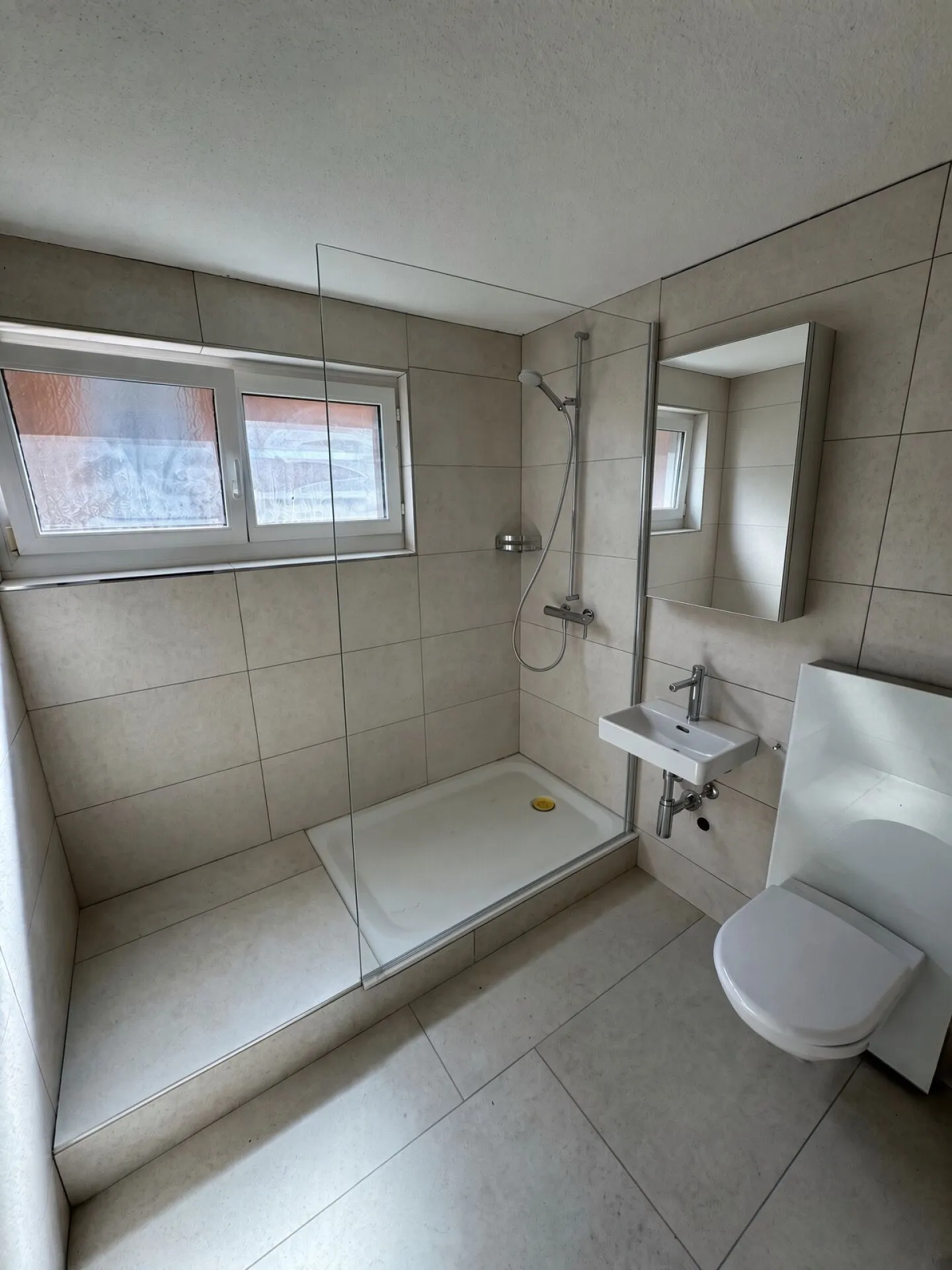Appartement fraîchement rénové - Photo 3 sur 11