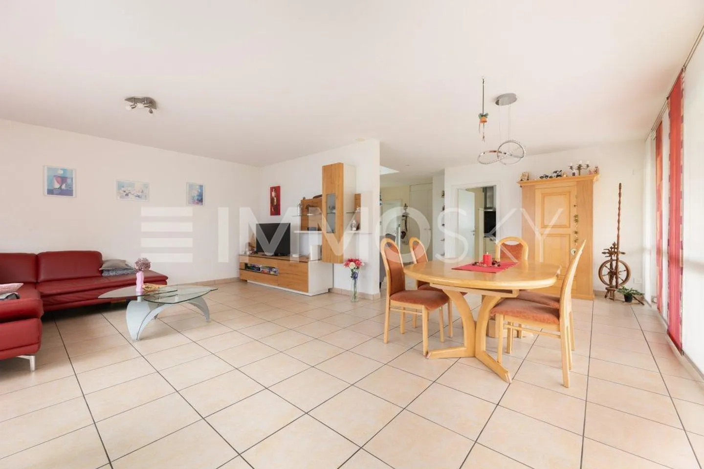 Charming Family Home with Garden - Photo 3 of 5