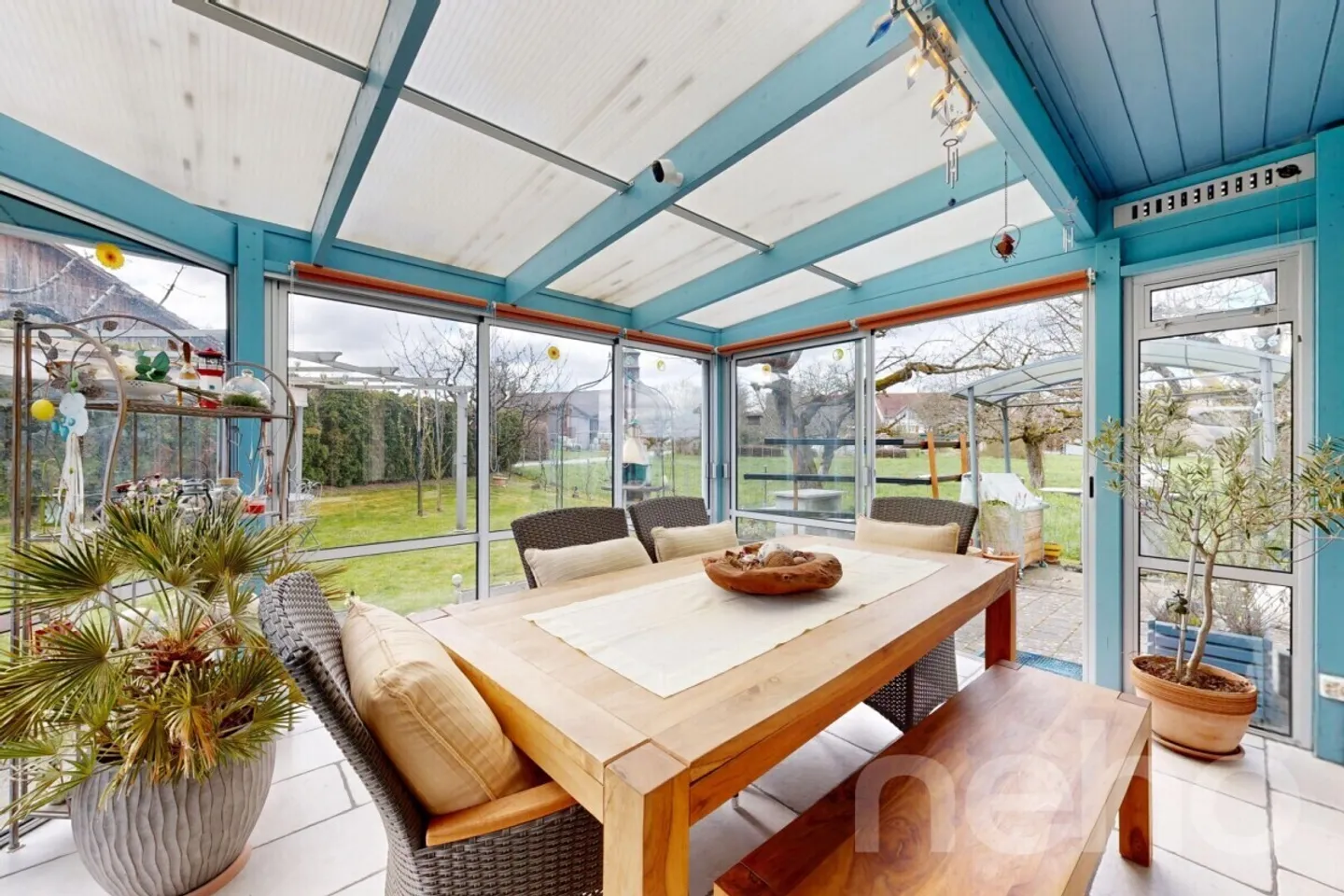 Maison individuelle avec jardin ensoleillé et véranda - Photo 3 sur 12