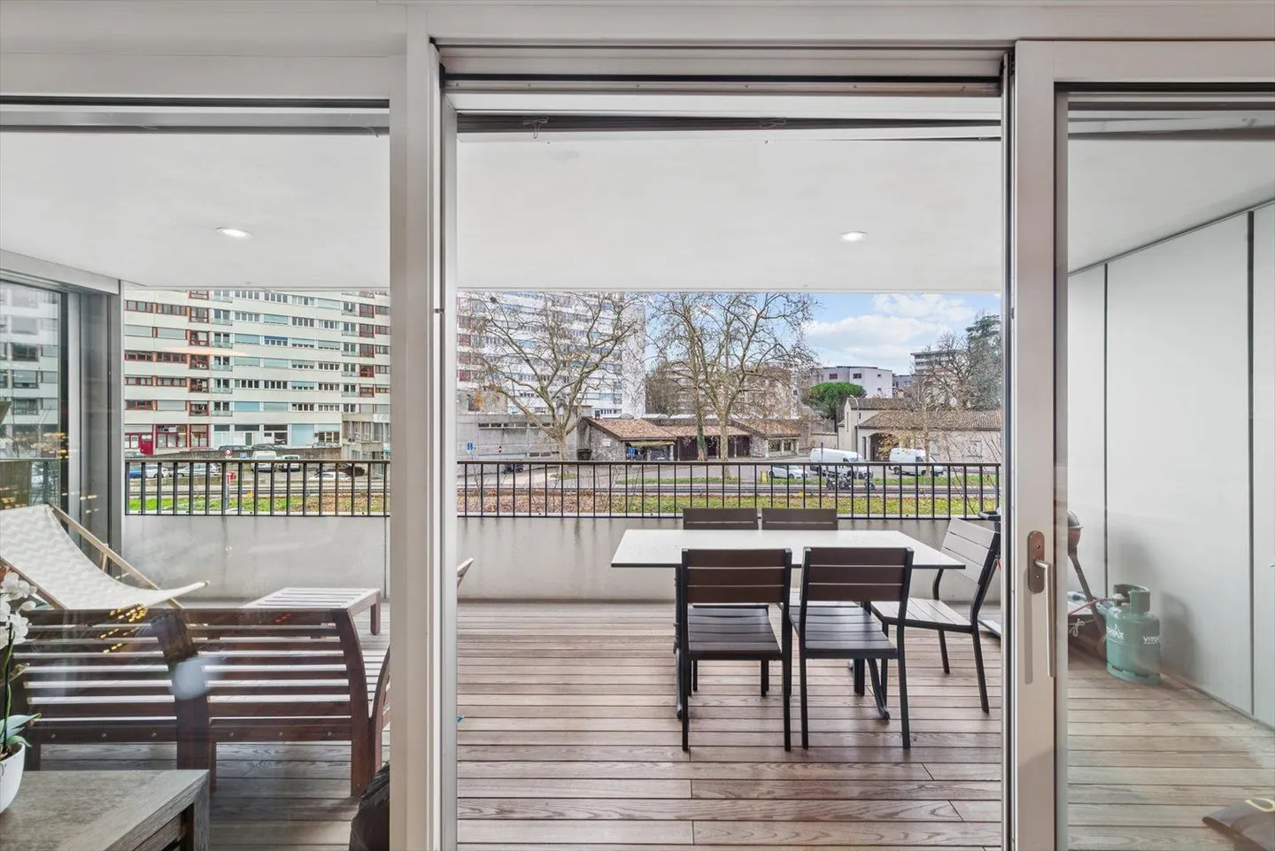 Beautiful apartment with 3 bedrooms in an upscale building - Photo 3 of 13