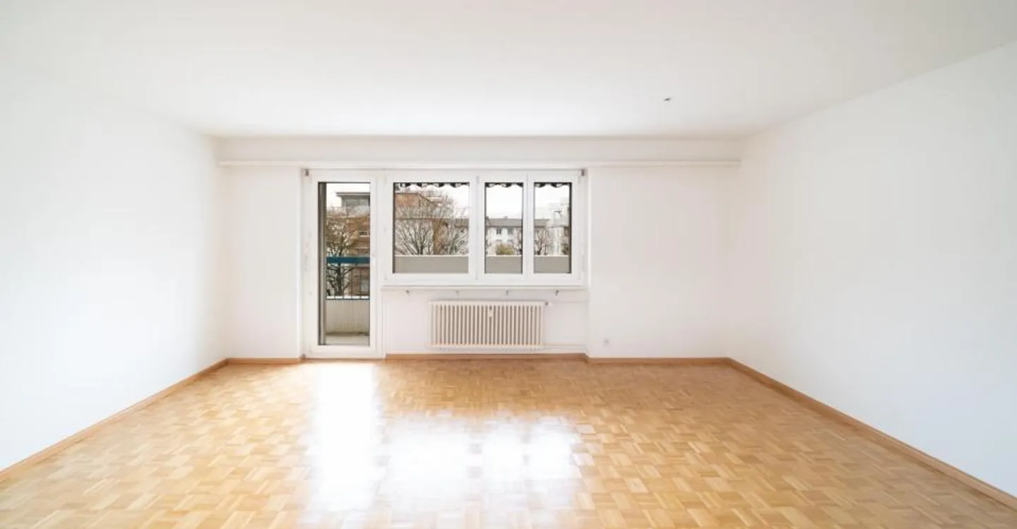 APPARTAMENTO ATTRATTIVO DI 3 CAMERE CON BALCONE - Foto 1 di 4