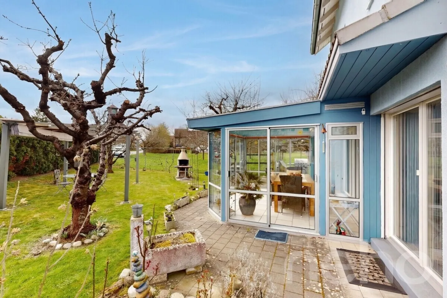 Maison individuelle avec jardin ensoleillé et véranda - Photo 2 sur 12