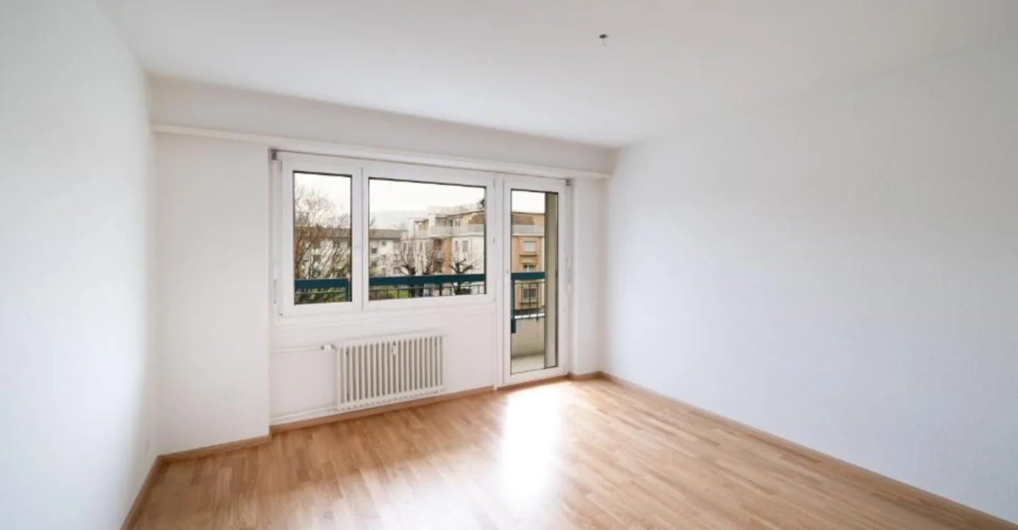 APPARTAMENTO ATTRATTIVO DI 3 CAMERE CON BALCONE - Foto 2 di 4