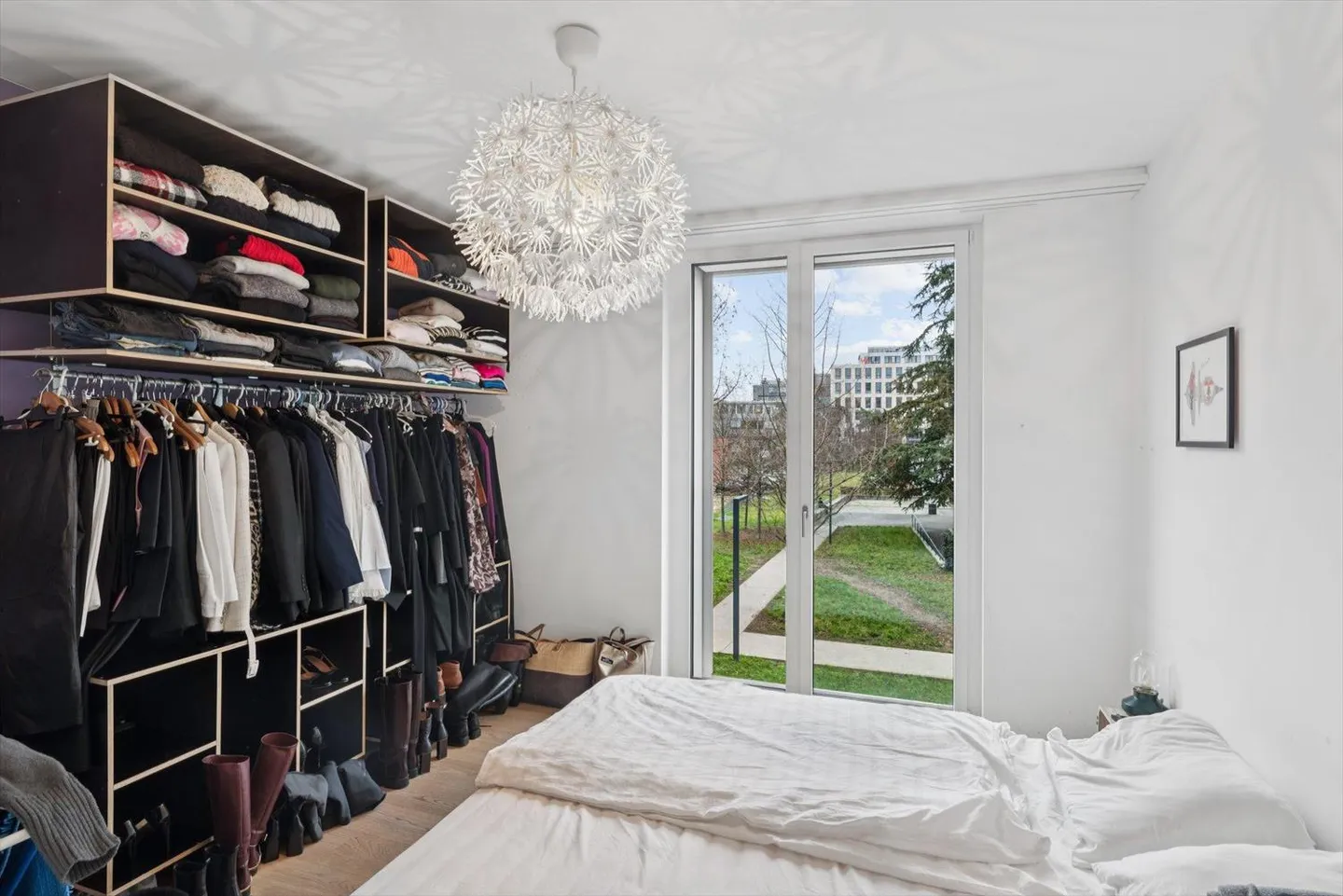 Beautiful apartment with 3 bedrooms in an upscale building - Photo 8 of 13