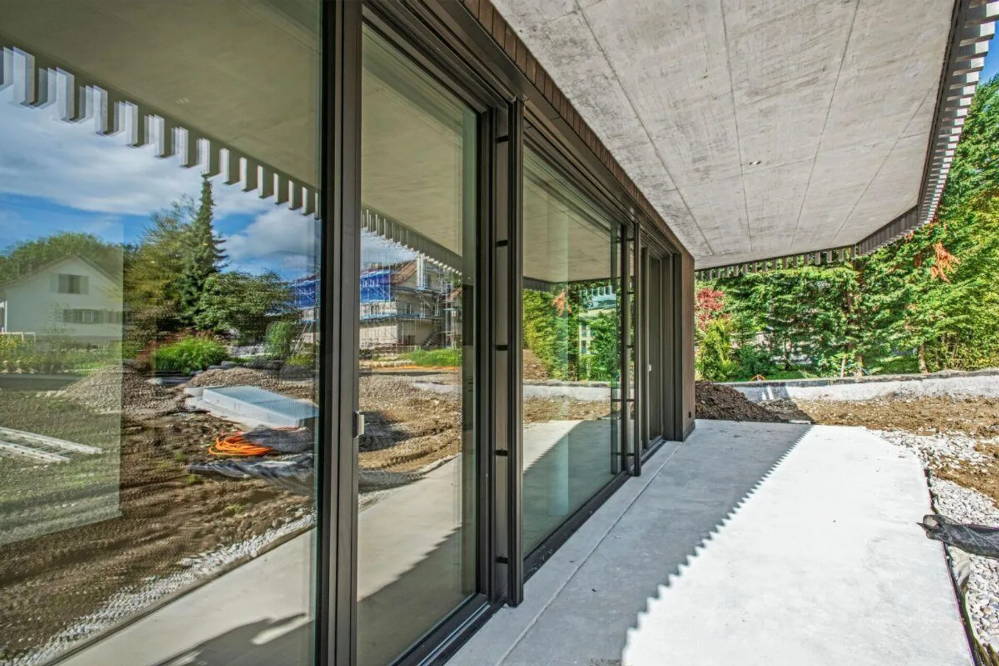 Modern 2.5-room garden apartment with terrace - Photo 8 of 8