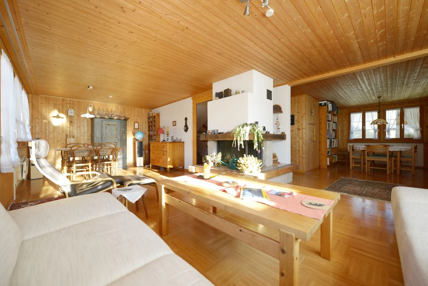 Opportunité - Grande maison unifamiliale avec beaucoup d'espace dans un emplacement ensoleillé - Photo 1 sur 18