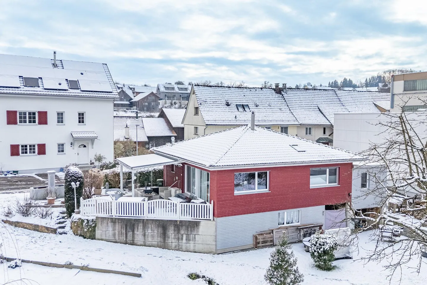 Bungalow confortevole con area di seduta coperta - Foto 3 di 18