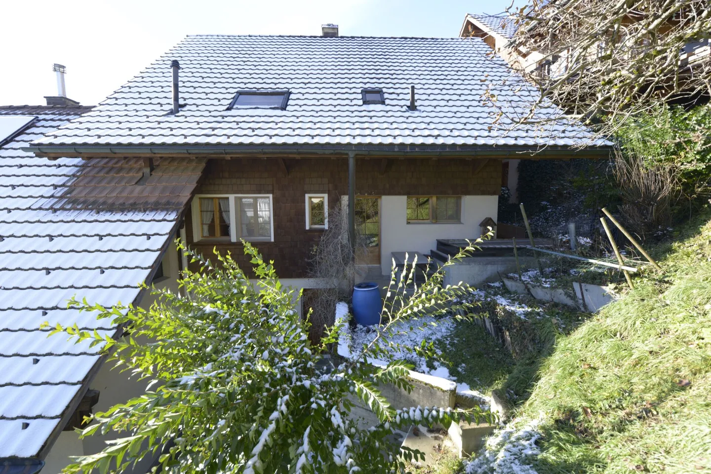 Opportunité - Grande maison unifamiliale avec beaucoup d'espace dans un emplacement ensoleillé - Photo 2 sur 18